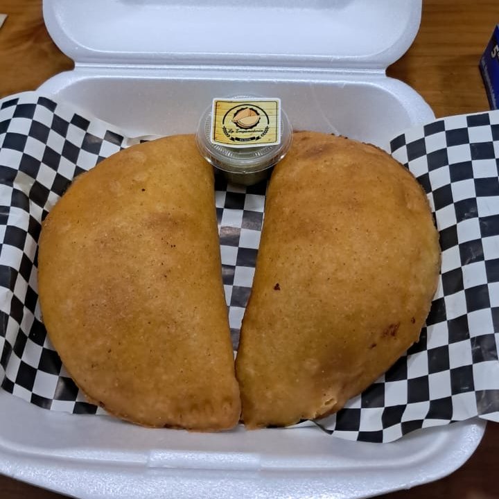 Empanada de Cazón con Queso o Plátano