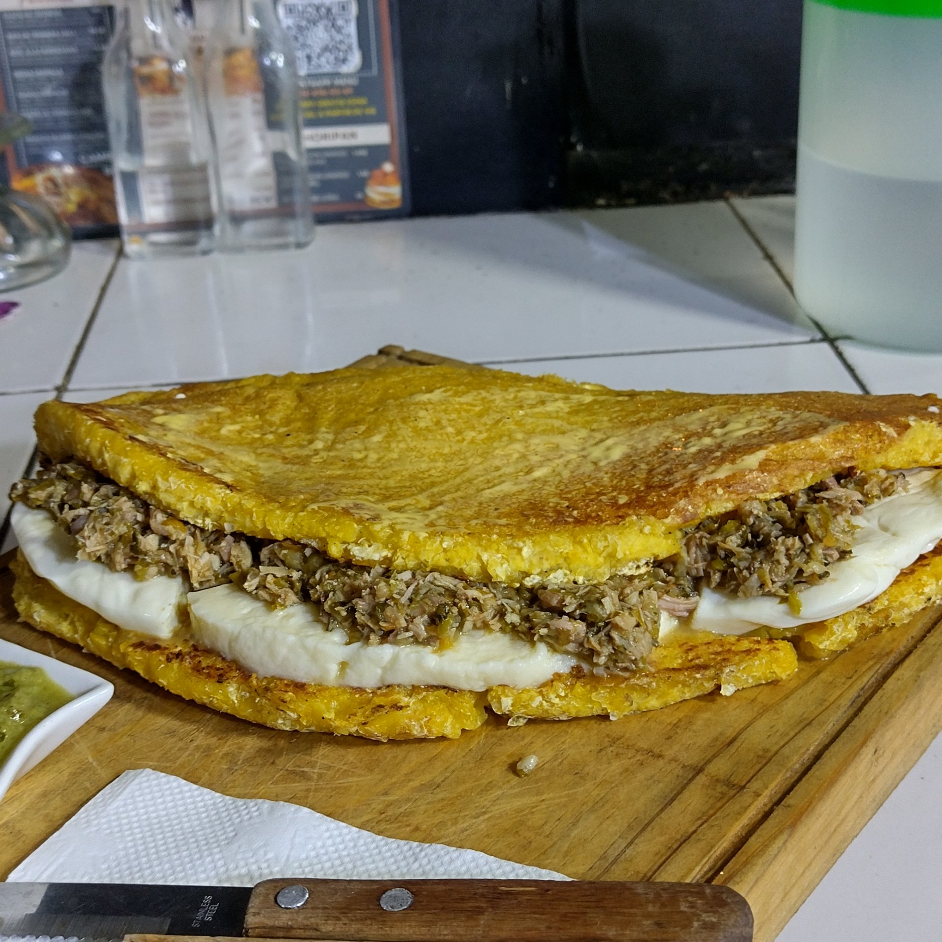 Cachapa con queso de mano y carne mechada (2pers)