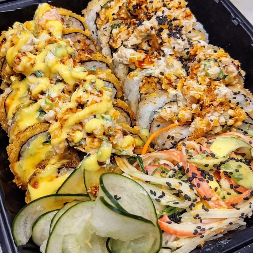 24 Piezas (Roles a elegir) + GYOZAS + ENSALADA DE CANGREJO + REFRESCO DE 1LT