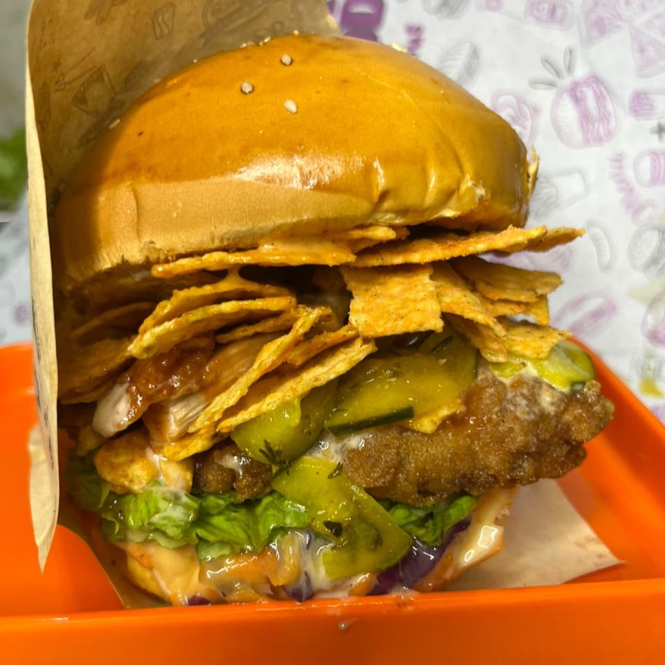 Hamburguesa de Doritos + Papas + Bebida